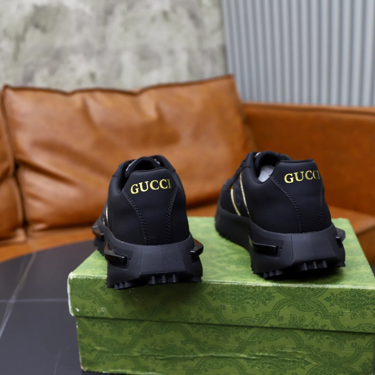 Ex-factory price: 462💰🙅‍♂️🙅‍♂️🙅‍♂️ Brand: GUCCI Standard code: 38-44 (45 customized) Grade: Same as the official website Material: Original material splicing Comfortable and breathable lining Lightweight and wear-resistant sports outsole Style category: Men's fashionable casual shoes Running sneakers Distinguished luxury brand elements Top luxury Color: actual picture color